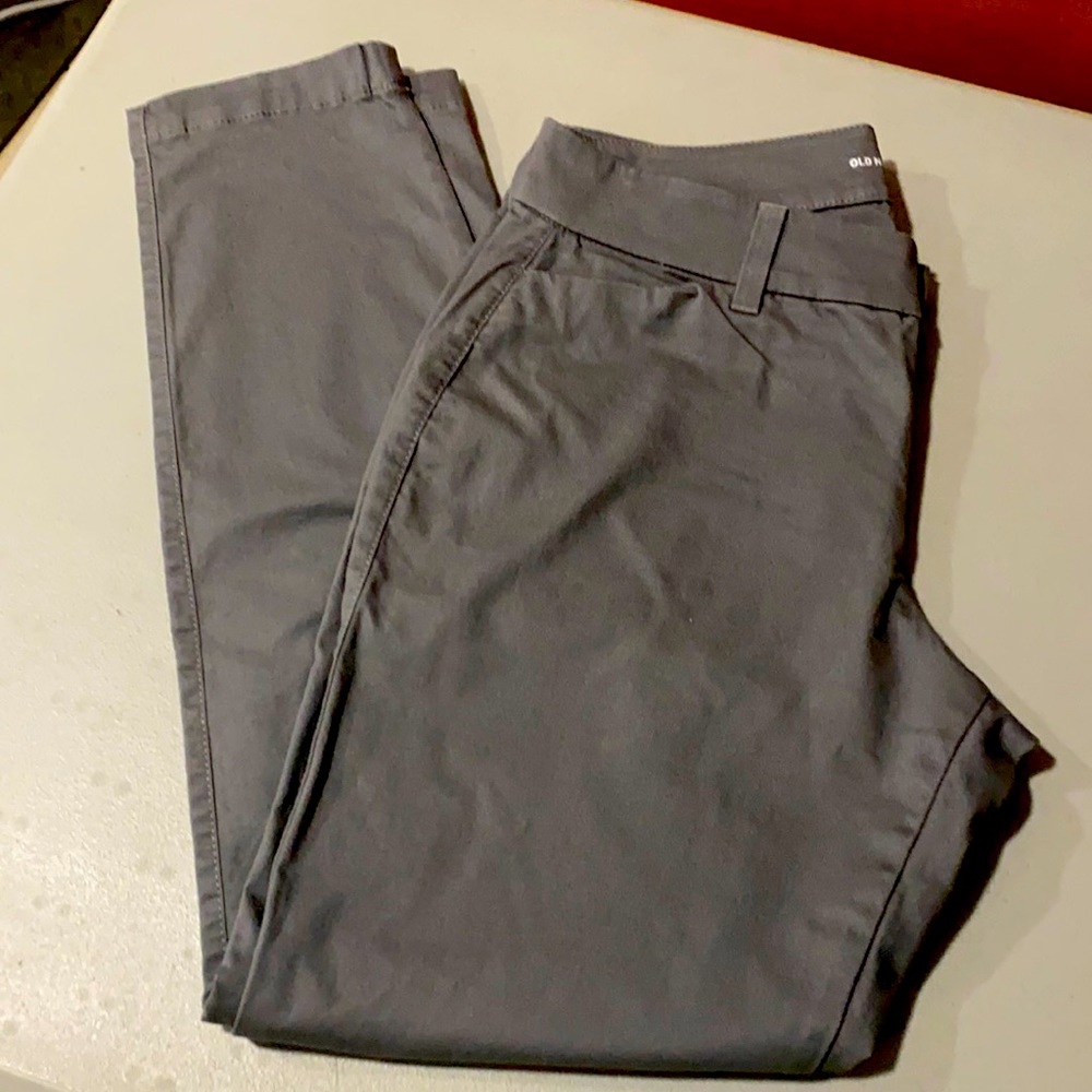 Grey skinny pant. Size 4 petite (: